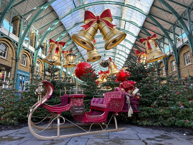 click here to hire life size Christmas props in London